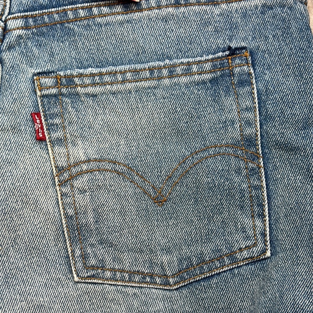Levis High Rise Wedgie Fit Jean Shorts NWT Size 28 - Picture 11 of 16